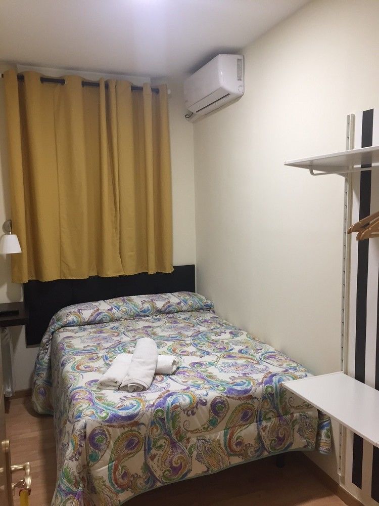 Hostal Jq Madrid 1 Zewnętrze zdjęcie