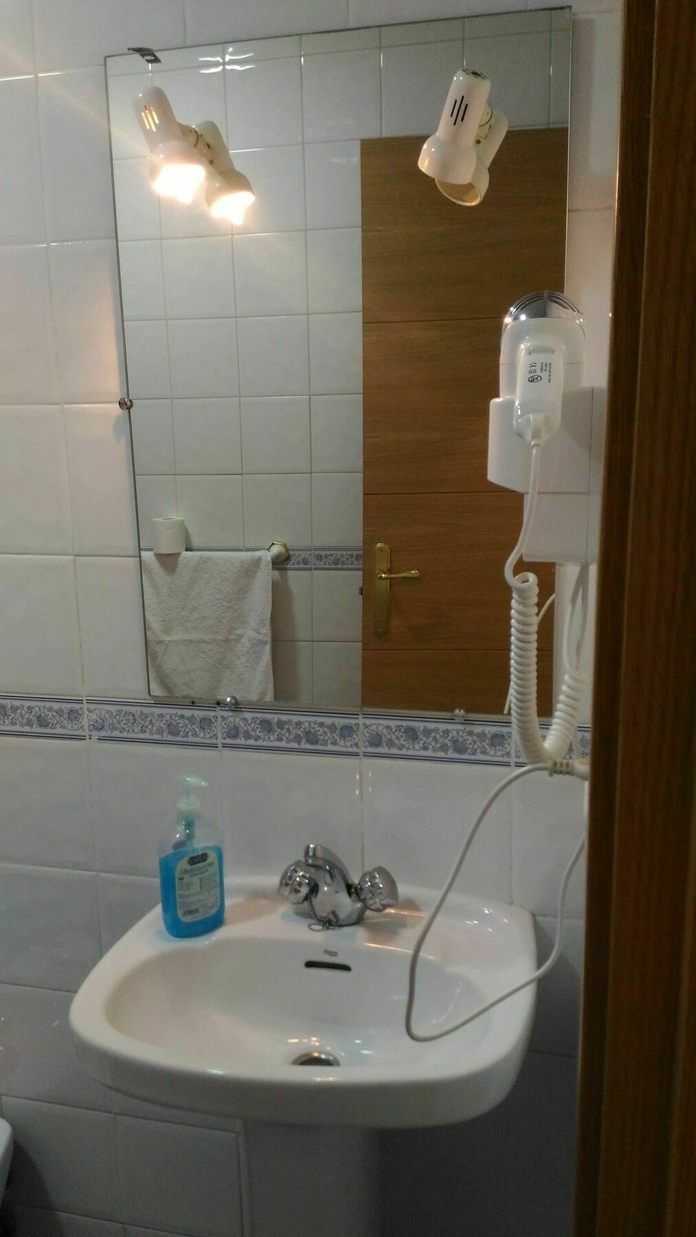 Hostal Jq Madrid 1 Zewnętrze zdjęcie
